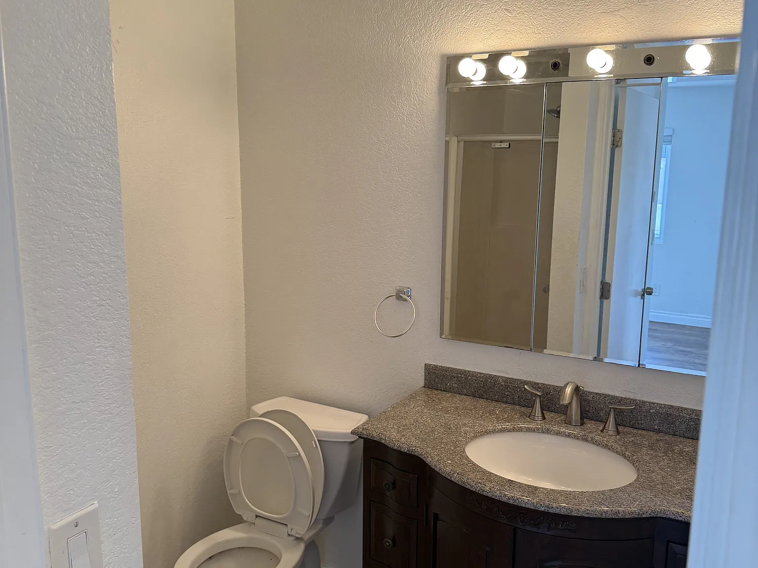 2 bed, 900 sqft, $2,000 — Photo 4