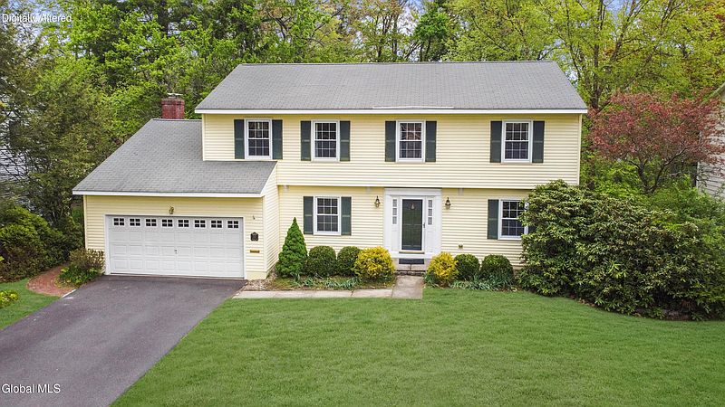2nd image of 33 Fairway Avenue