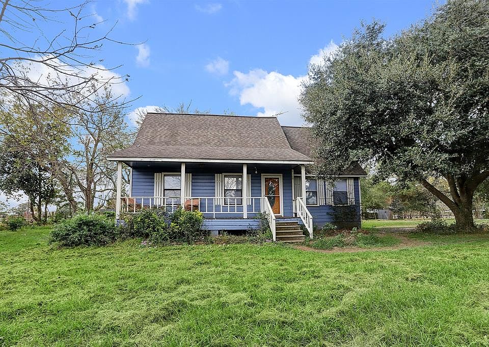 Charming country home with covered front porch. NO HOA or MUD taxes are a huge benefit to this home.