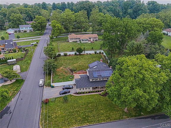 3rd image of 81 Blenheim Dr