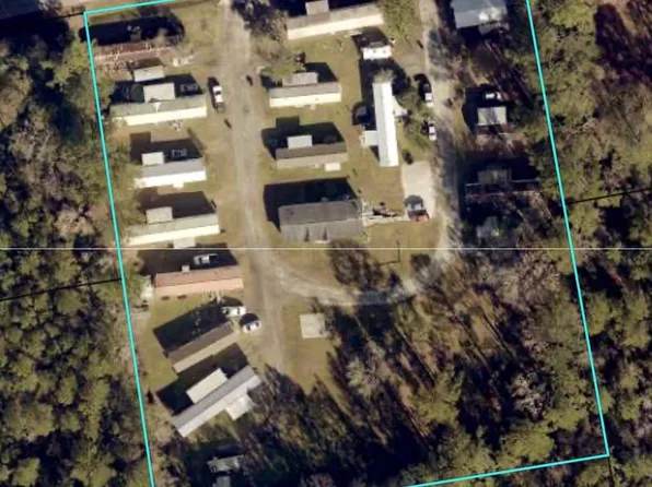 727 W 3rd St, Woodbine, GA 31569