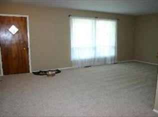 381 Illini Dr, Carol Stream, IL 60188
