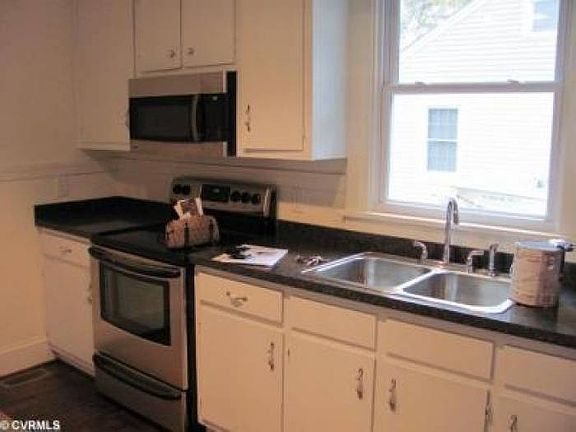 3rd image of 2706 Lochaven Blvd