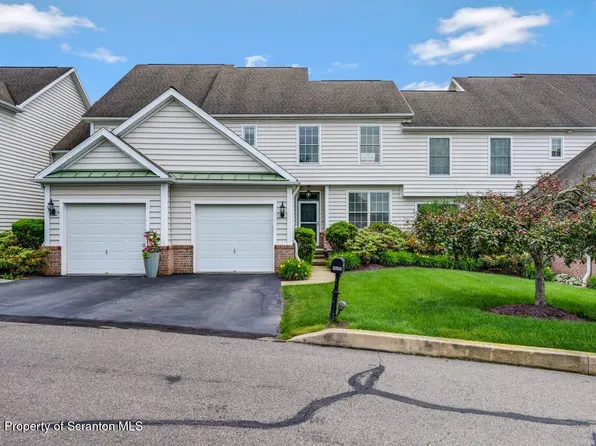 2303 Browning Close, Moosic, PA 18507