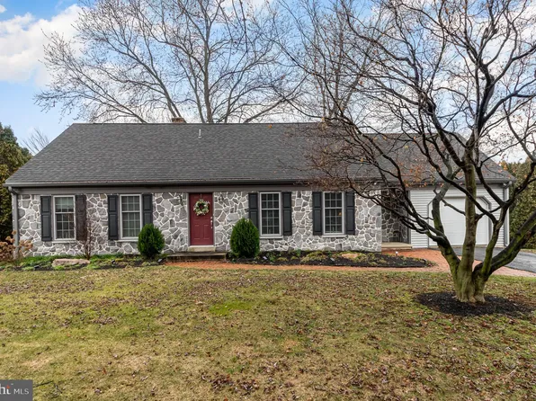 105 Pleasant View Dr, Lititz, PA 17543