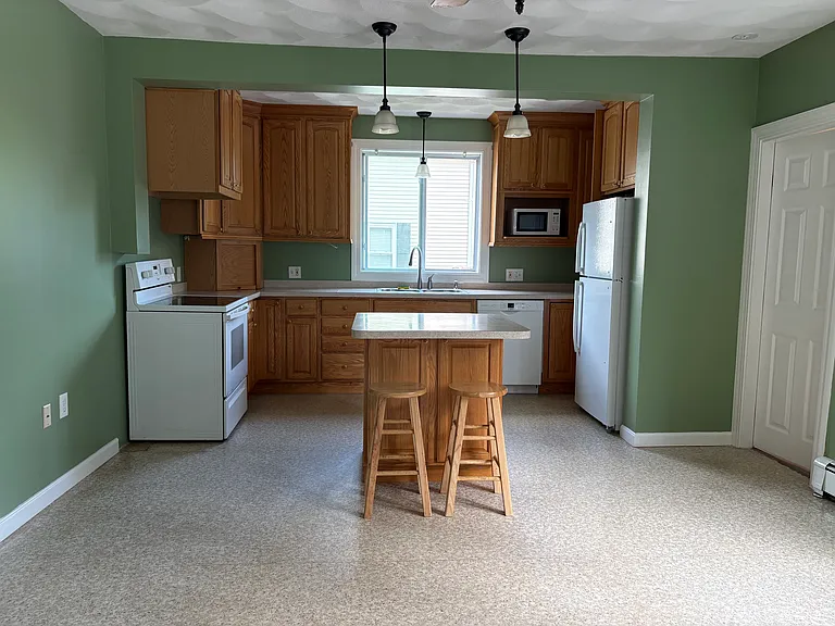 11 Ray Ave — Photo 6