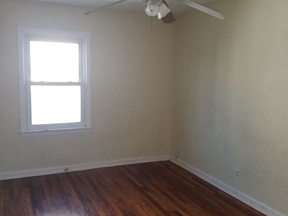 4th image of 3389 E 147th St