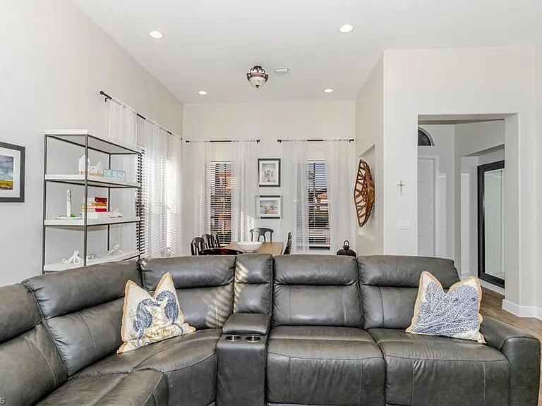 5104 Salerno St — Photo 8