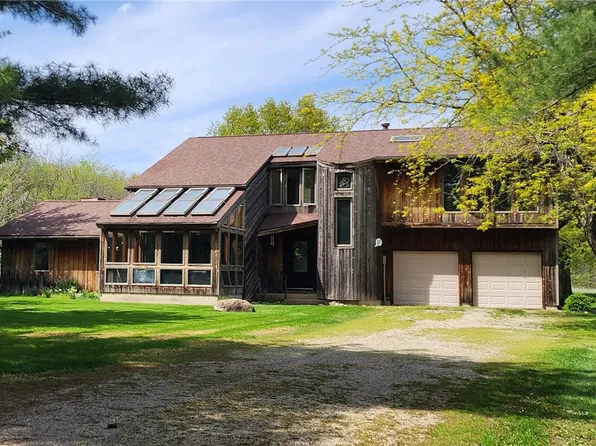 79 Lakeside Villa, Sullivan, IL 61951