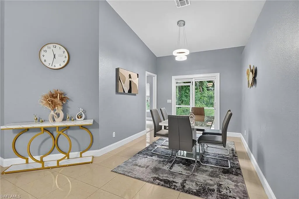 4 bed, 2.0 bath, 2179 sqft, $4,000 — Photo 4