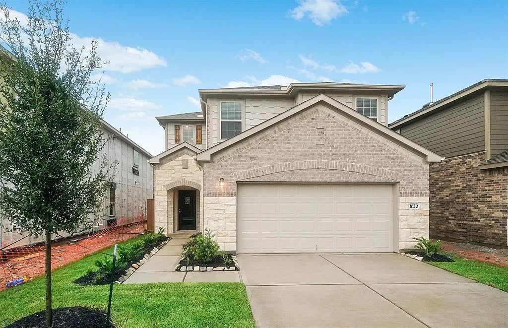 3 bed, 2.5 bath, 2063 sqft, $2,495 — Photo 1