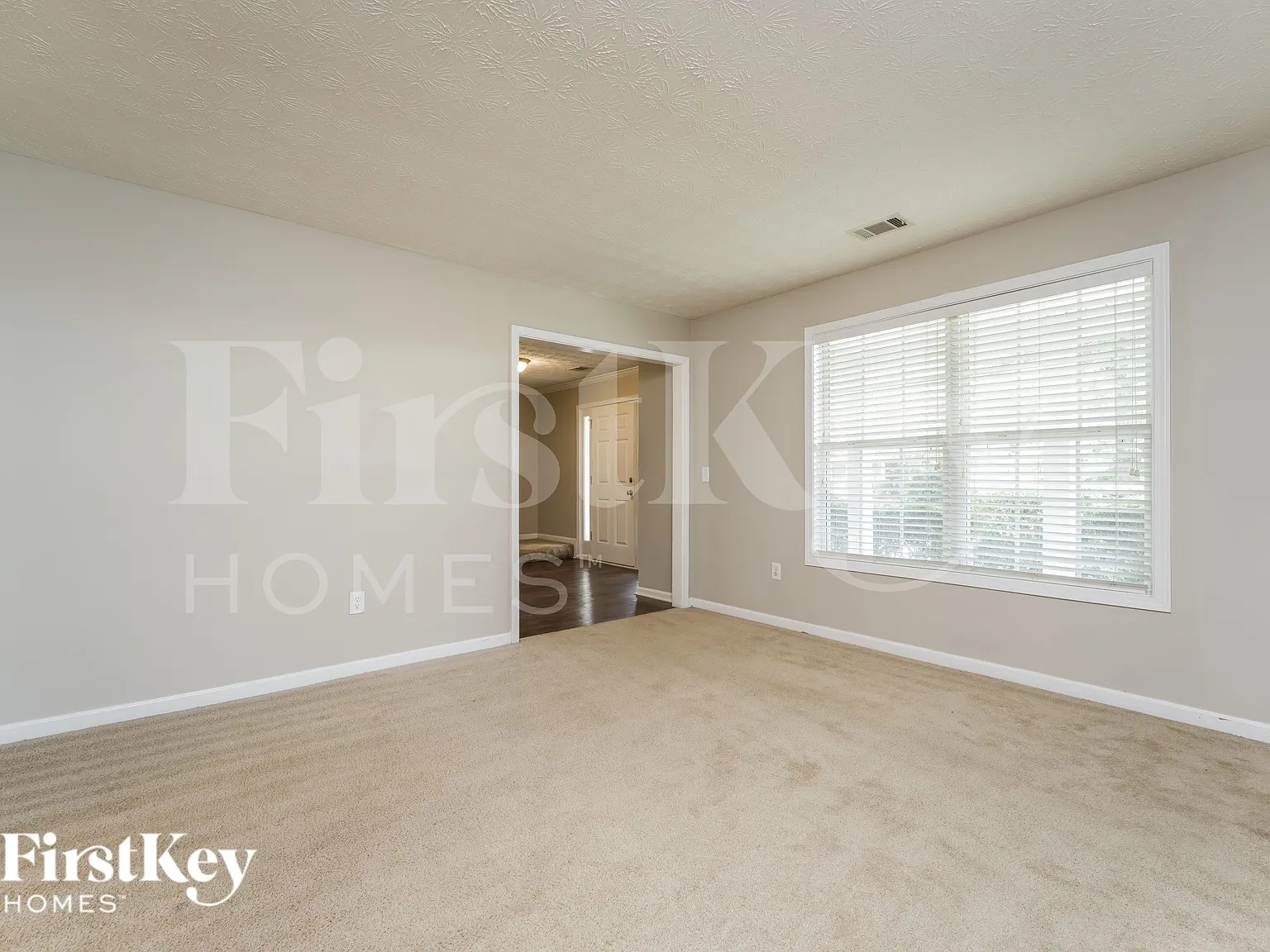 4 bed, 2.5 bath, 2360 sqft, $2,185 — Photo 3