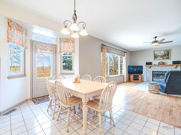 3rd image of 87 Cambridge Dr