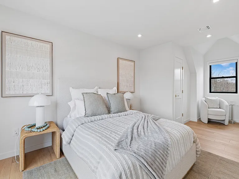 10 William Way — Photo 29