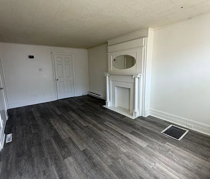 717 W Market St #A — Photo 2