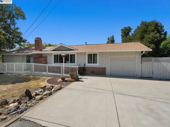 1921 Whitman Rd, Concord, CA 94518