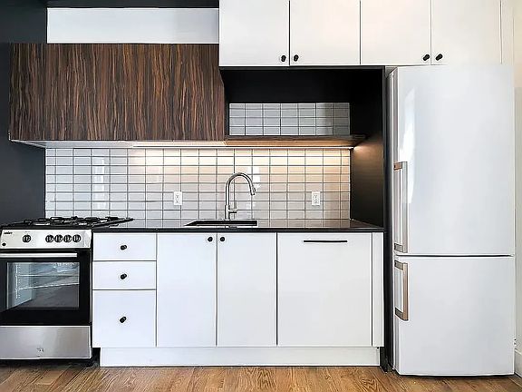 3rd image of 1520 Putnam Ave #4B