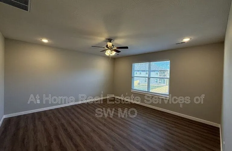 1002 S Rimes Ave — Photo 11