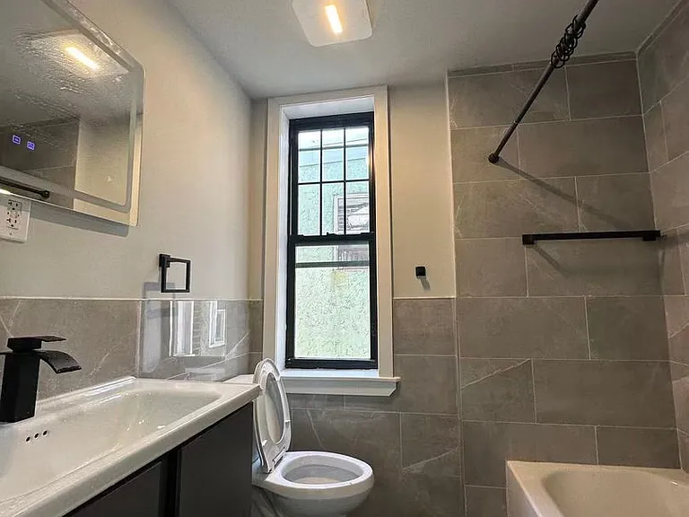 2241 Jackson St — Photo 12
