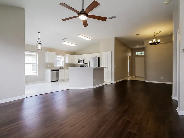 9801 Laurel Ledge Dr — Photo 2