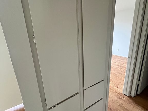 4th image of 1704 Cedarhill Dr APT C