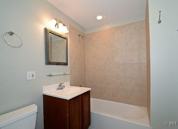 2nd image of 2608 W Glenlake Ave