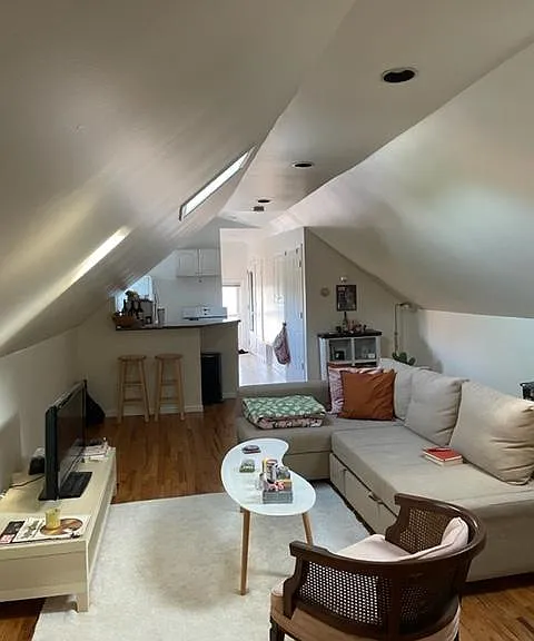 3-1021 W George St #3 — Photo 4