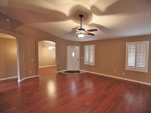 4th image of 10613 W Mohawk Ln