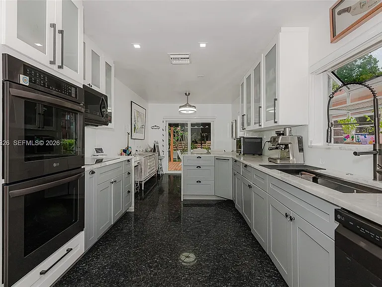 9048 Carlyle Ave — Photo 6