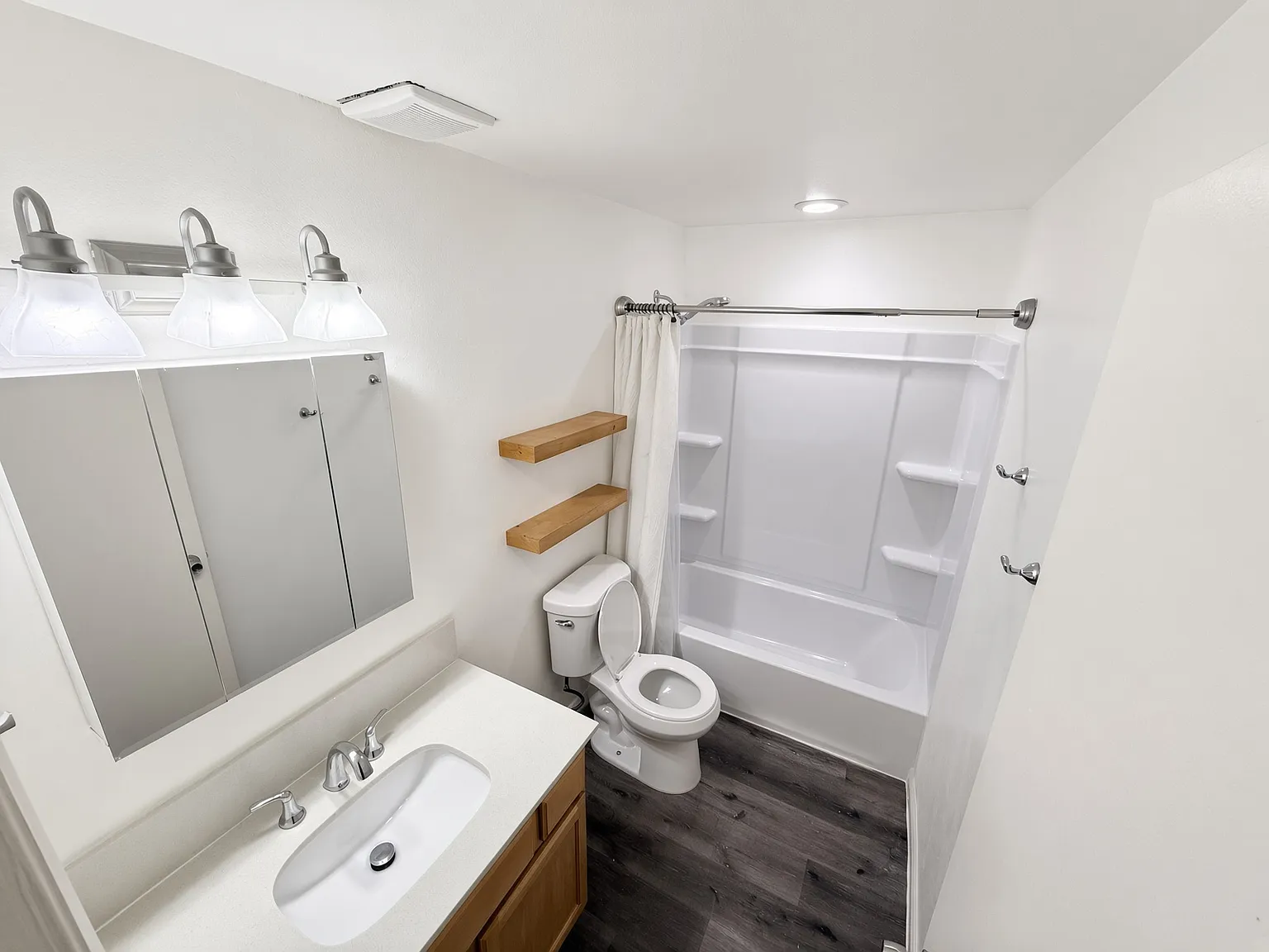 4538 S 700 E — Photo 3