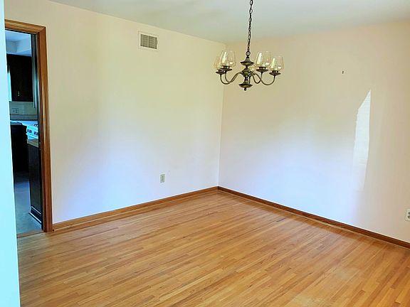 2nd image of 140 Parkhaven Dr