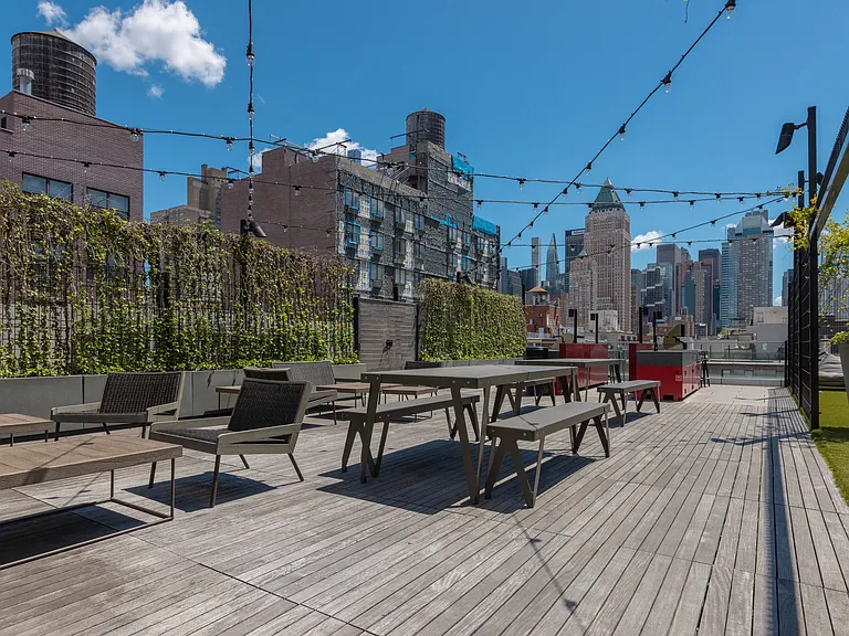 547 W 47th St #Penthouse 1 — Photo 17