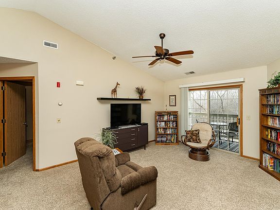 3rd image of 1911 Deerhaven Ln NE APT 3