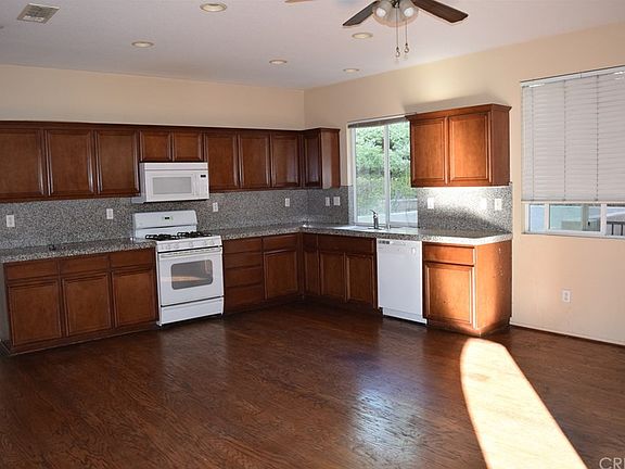 2nd image of 21102 Avenida De Sonrisa