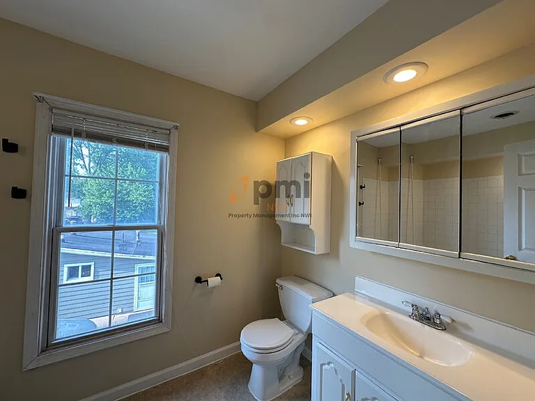 203 Locust St — Photo 10