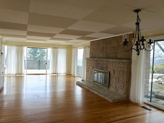 5th image of 130 Glover St