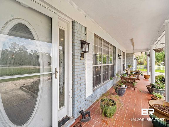 5th image of 935 E Canal Dr