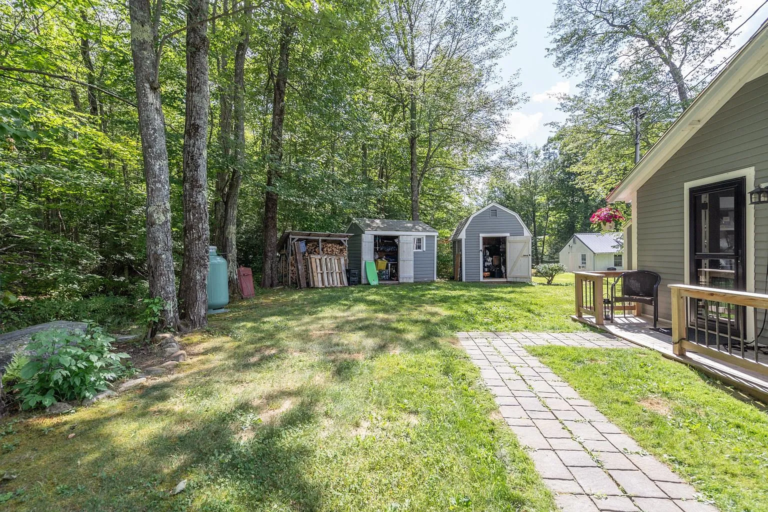 3 bed, 1.5 bath, 1124 sqft, $2,500 — Photo 3