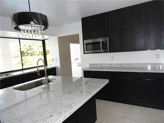 5th image of 19611 W Oakmont Dr
