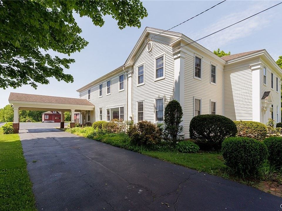 2nd image of 3059 Main St W