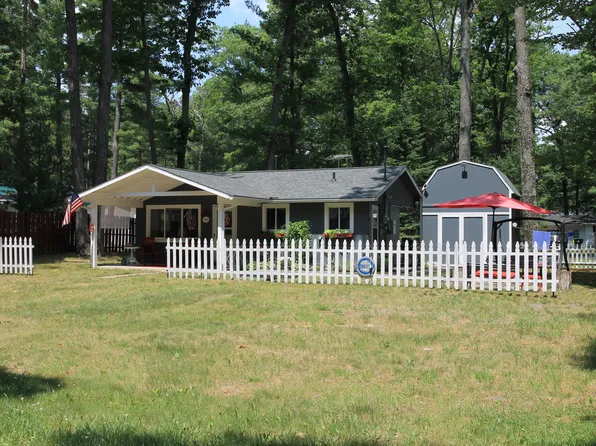 110 Walnut Ave, Roscommon, MI 48653