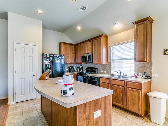 4th image of 5926 Wildbriar Ln