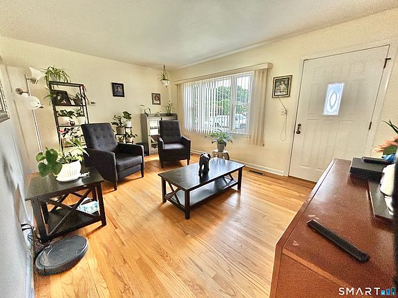 3rd image of 13 Hemlock Drive