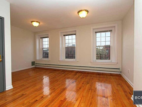 2nd image of 70 Hart St