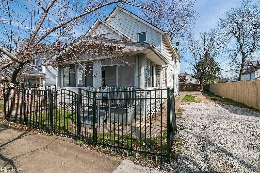 3439 W 65th St photo 1
