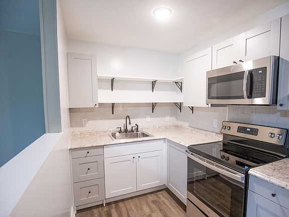 2nd image of 1121 E Moody Ave