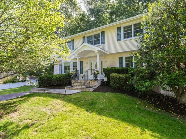 1477 Pine Brook Court, Yorktown Heights, NY 10598