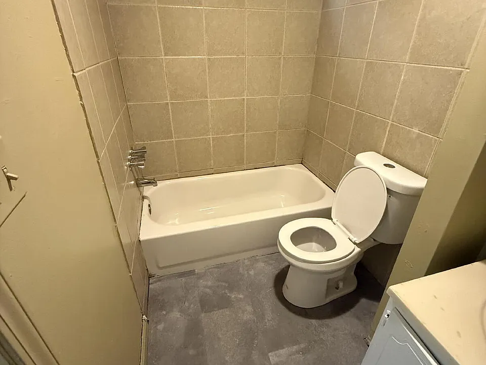 31 Hopkins St #4