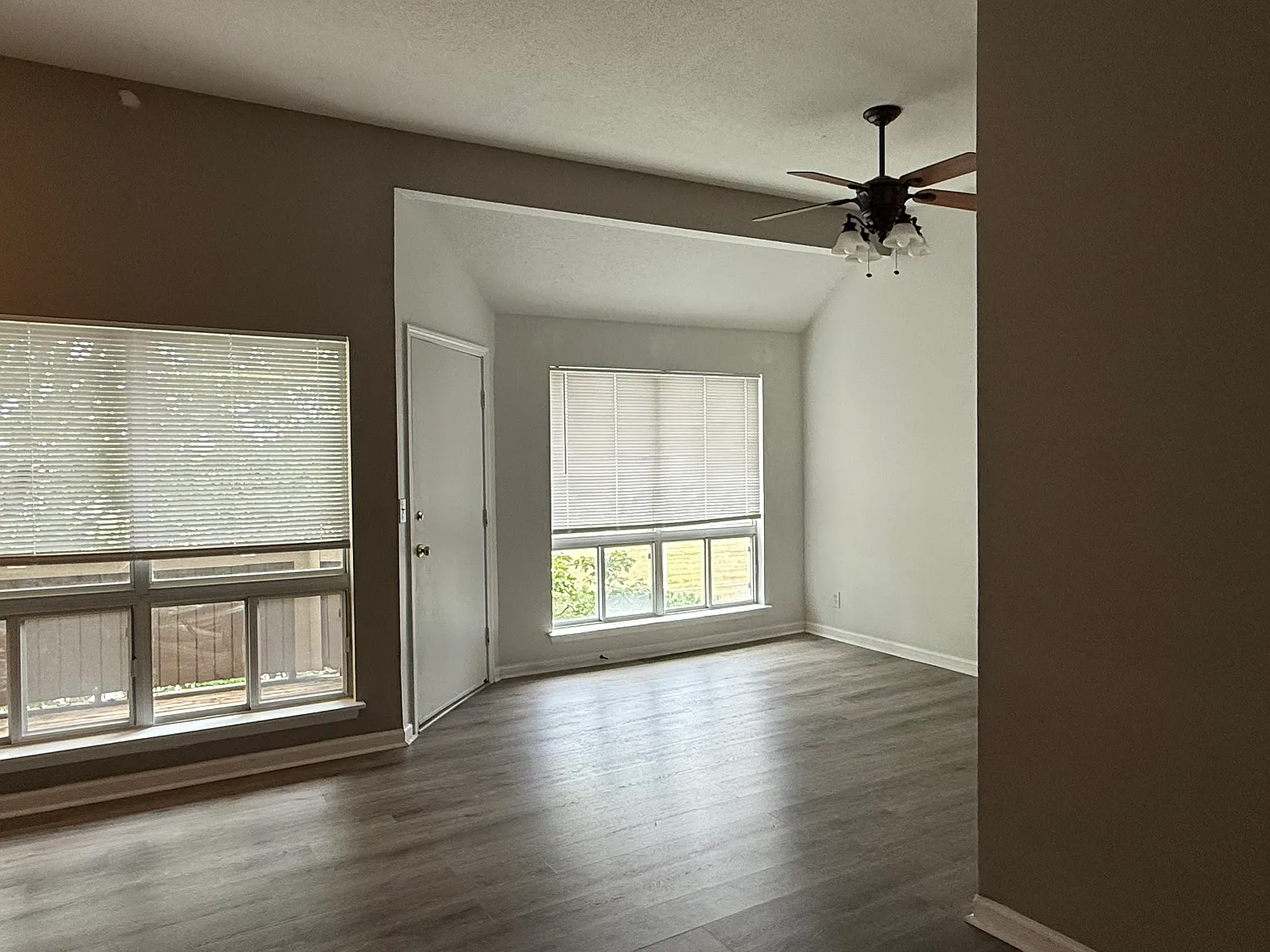 2 bed, 1091 sqft, $1,850 — Photo 2