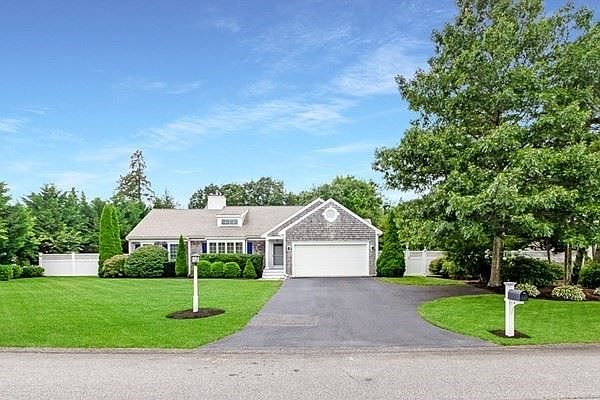 1st image of 31 Deep Wood Dr